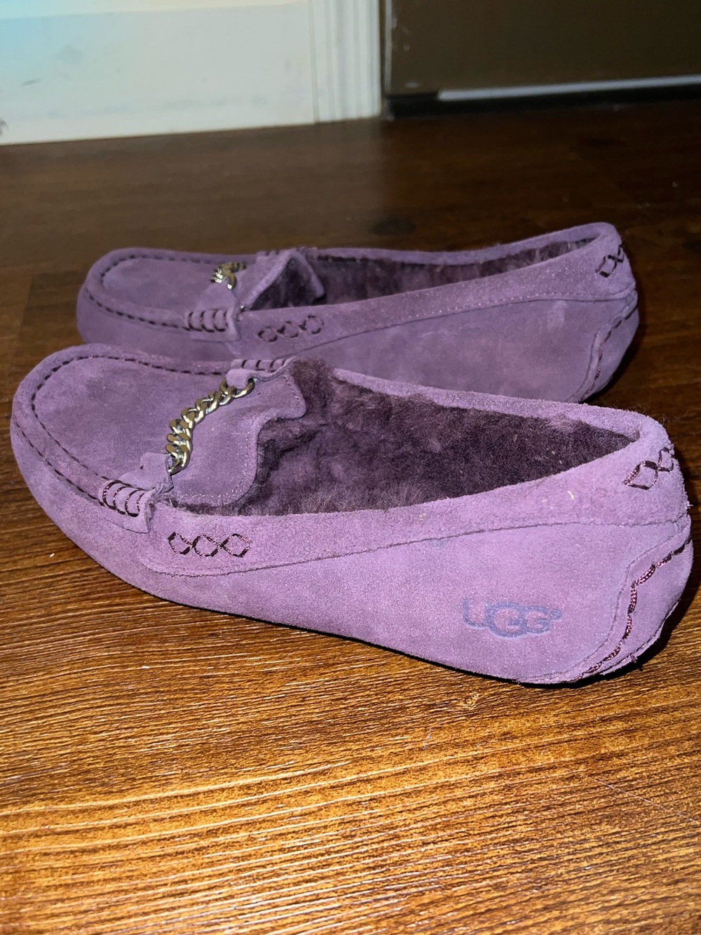 UGG Australia Purple Ansley Suede Fuzzy Moccasin Chain Link Slippers Size 7 - Picture 7 of 9